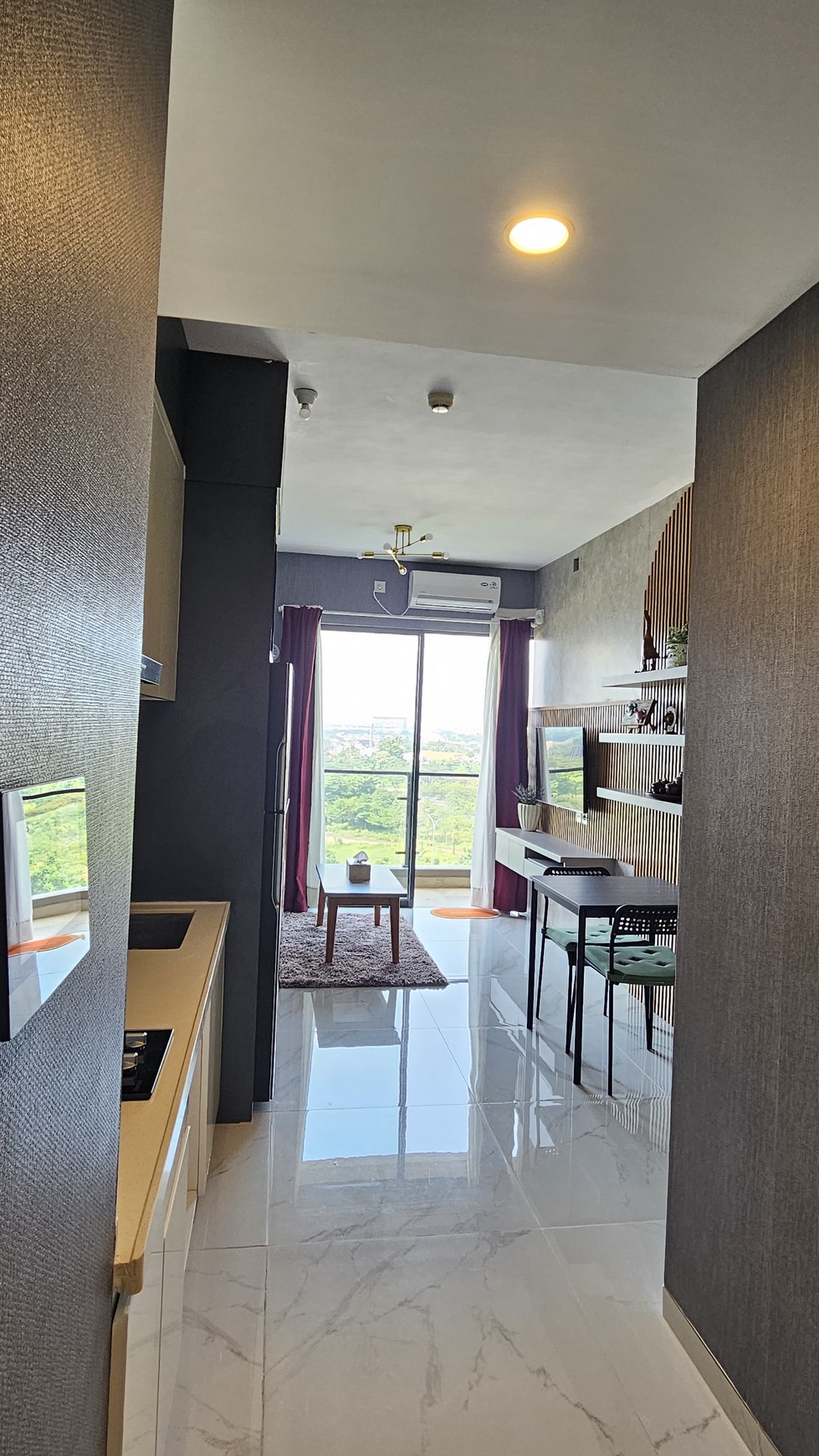 Apartemen Sky House BSD berada di samping mall aeon, dekat universitas, dan stasiun