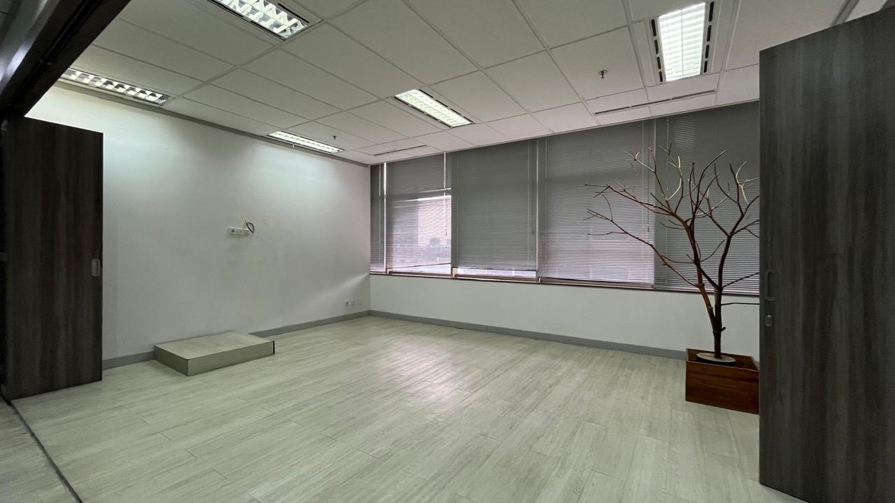 Ruang Kantor Plaza Asia Di Jend. Sudirman