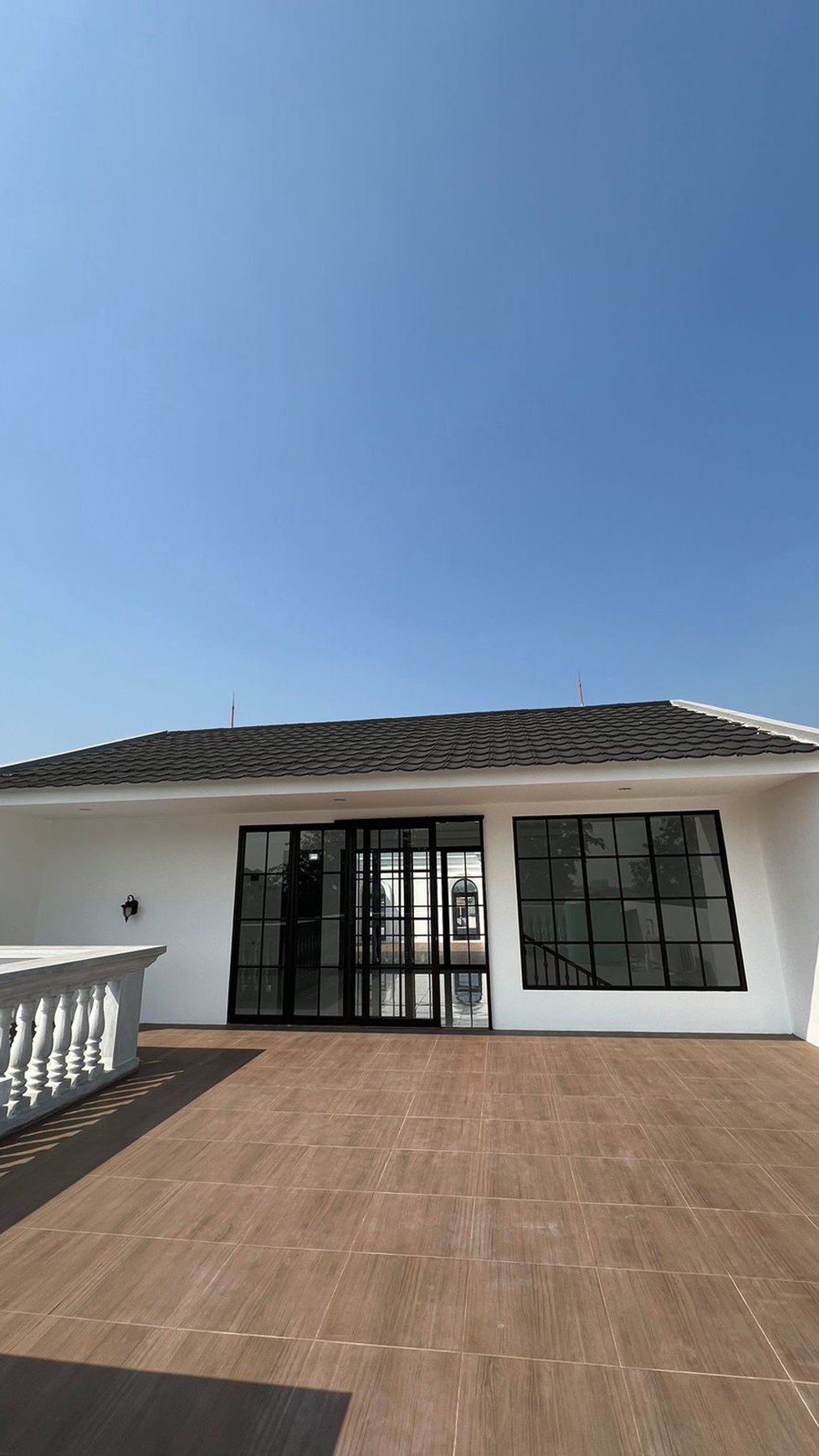 Dijual Rumah Mewah 3 Lantai Dengan Kolam Renang di Larangan Tangerang