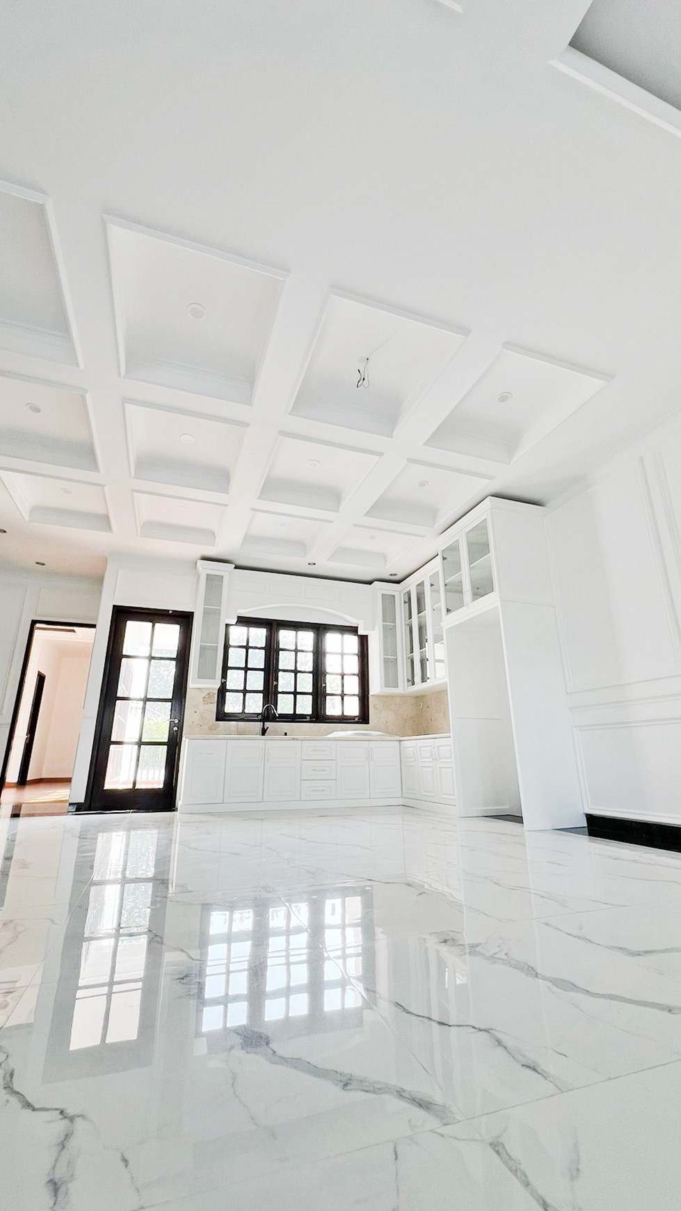 Dijual Rumah Mewah 3 Lantai Dengan Kolam Renang di Larangan Tangerang