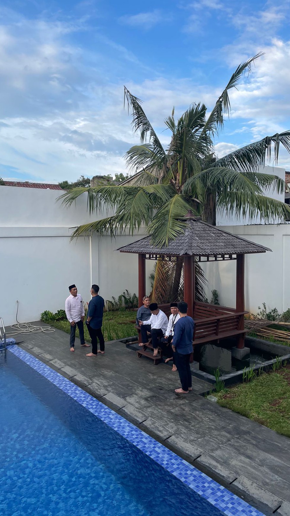 Dijual Rumah Mewah 3 Lantai Dengan Kolam Renang di Larangan Tangerang