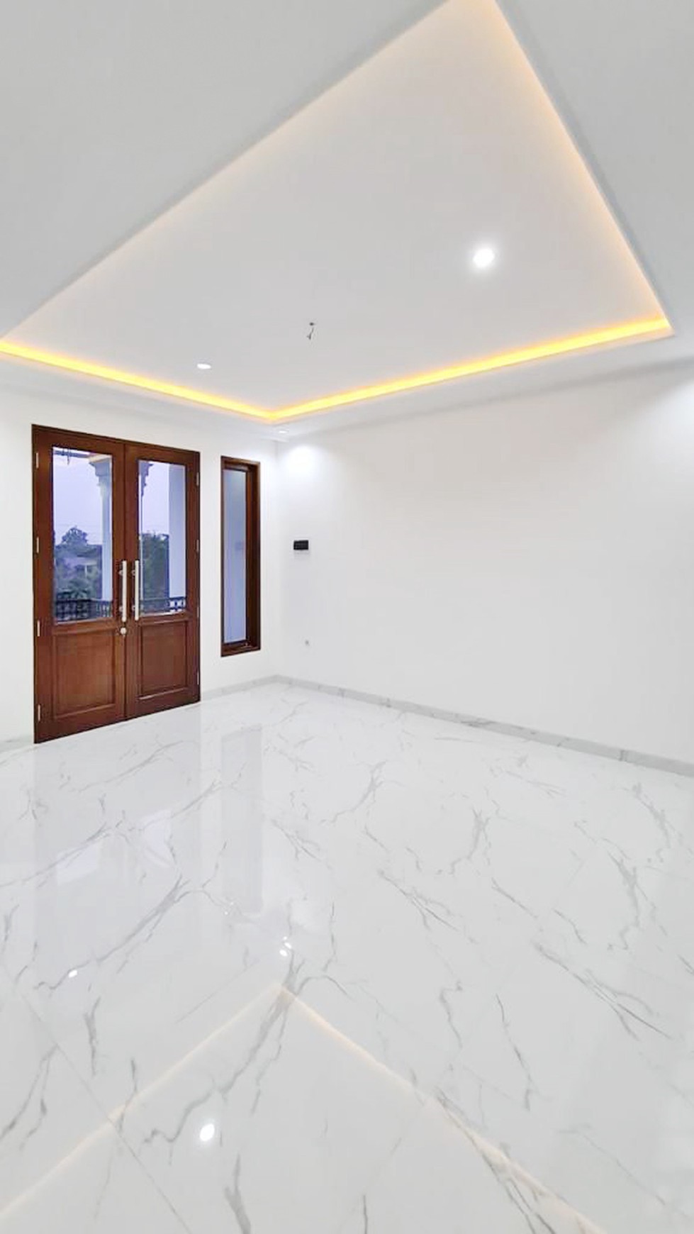 Dijual Rumah Mewah 3 Lantai Dengan Kolam Renang di Larangan Tangerang