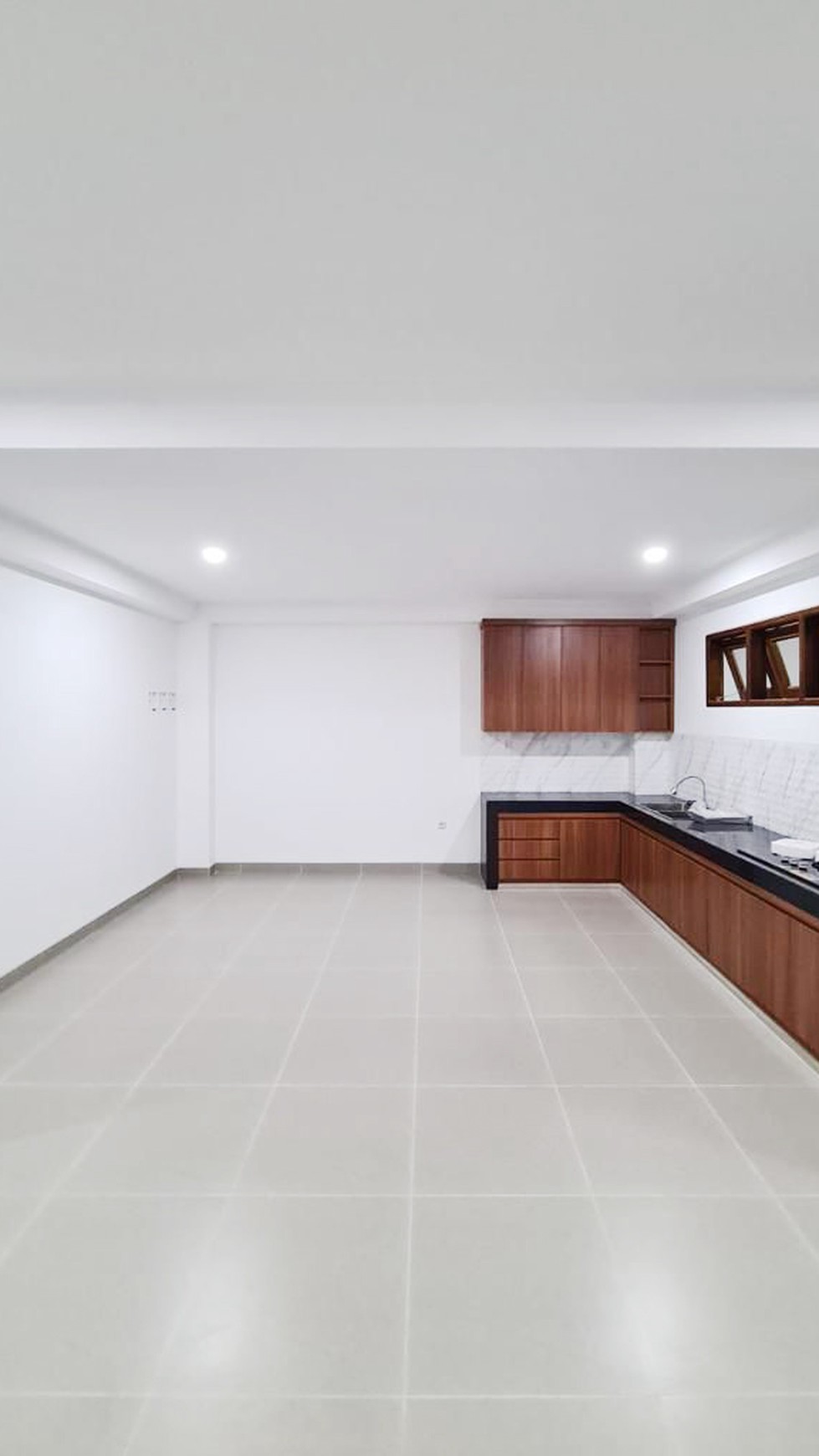 Dijual Rumah Mewah 3 Lantai Dengan Kolam Renang di Larangan Tangerang