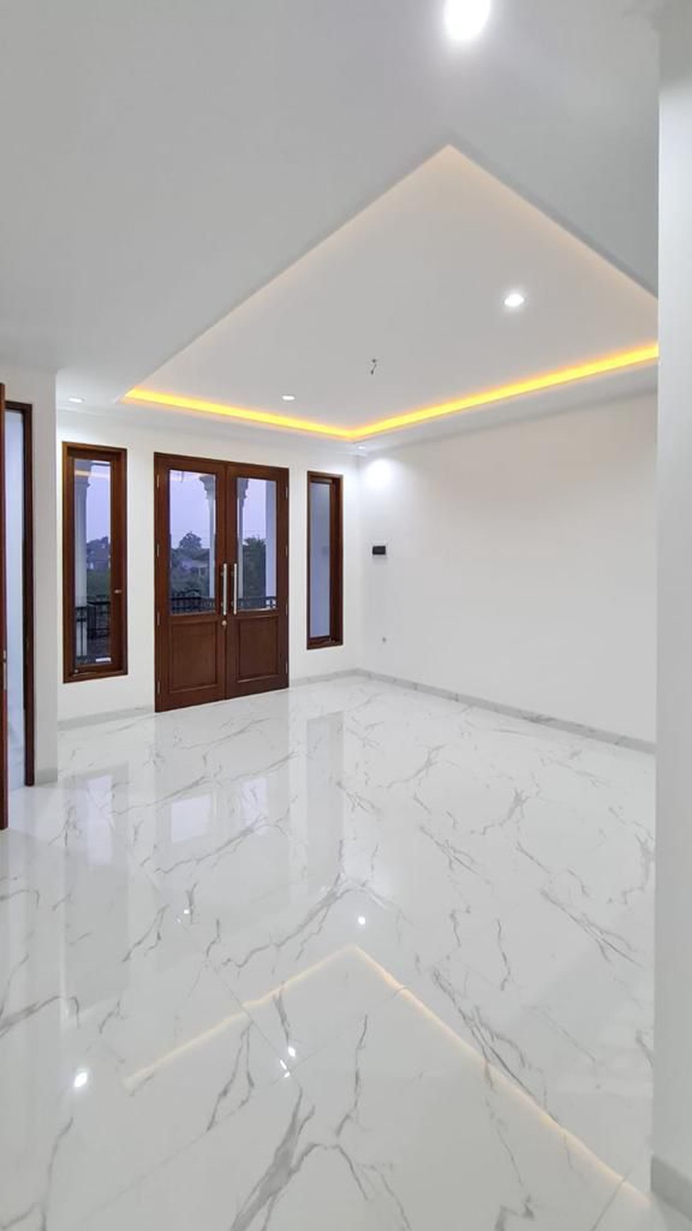 Dijual Rumah Mewah 3 Lantai Dengan Kolam Renang di Larangan Tangerang