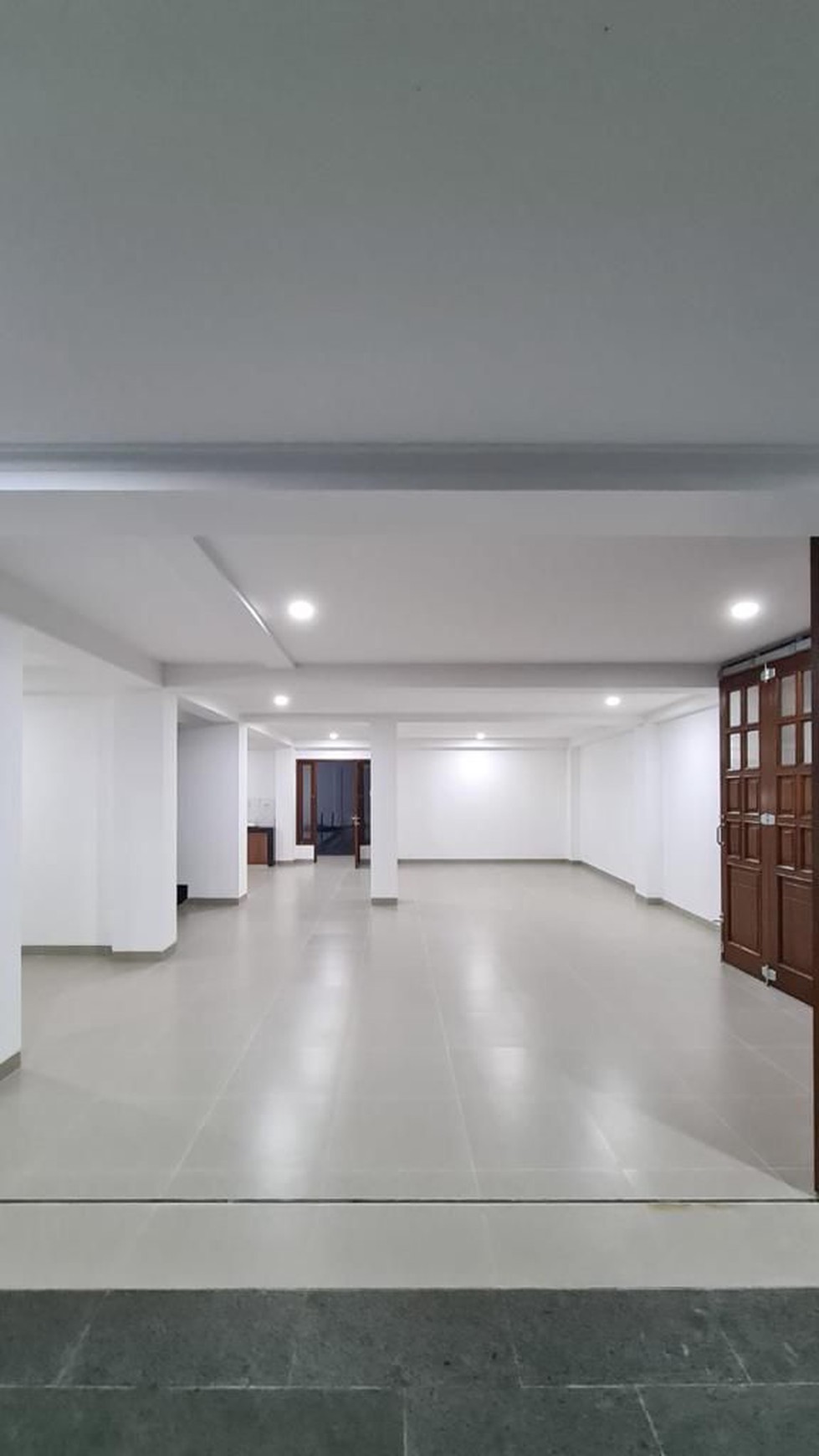 Dijual Rumah Mewah 3 Lantai Dengan Kolam Renang di Larangan Tangerang