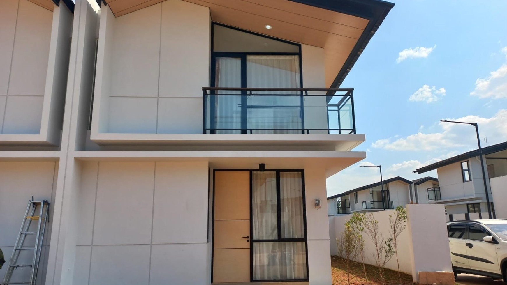 Flash Sale. Rumah bagus Cendana Cove, Lippo Karawaci.