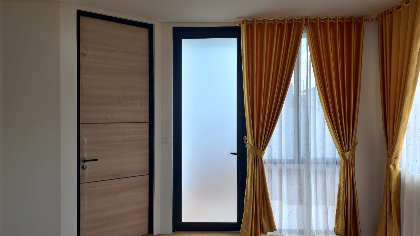 Flash Sale. Rumah bagus Cendana Cove, Lippo Karawaci.