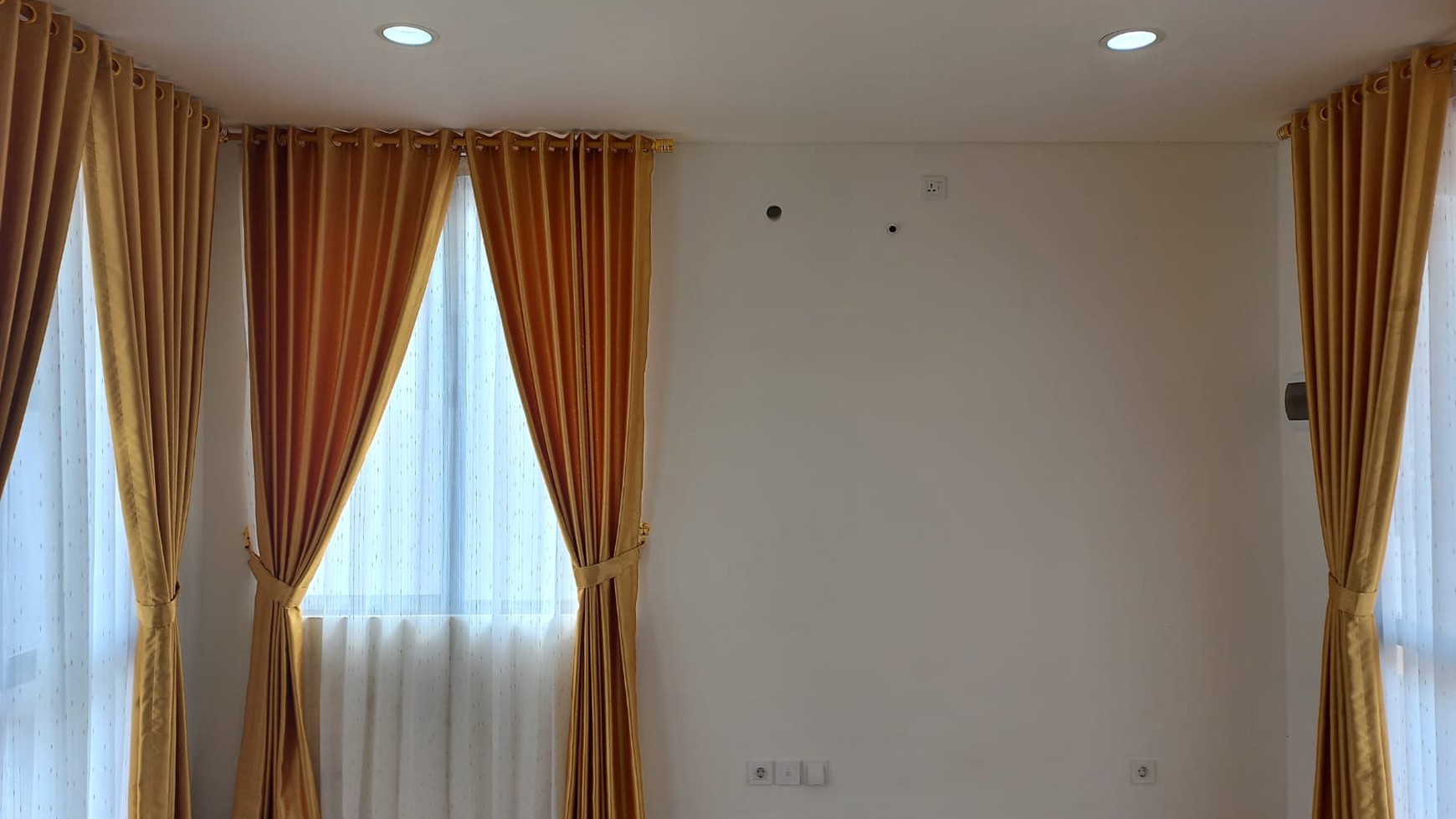 Flash Sale. Rumah bagus Cendana Cove, Lippo Karawaci.