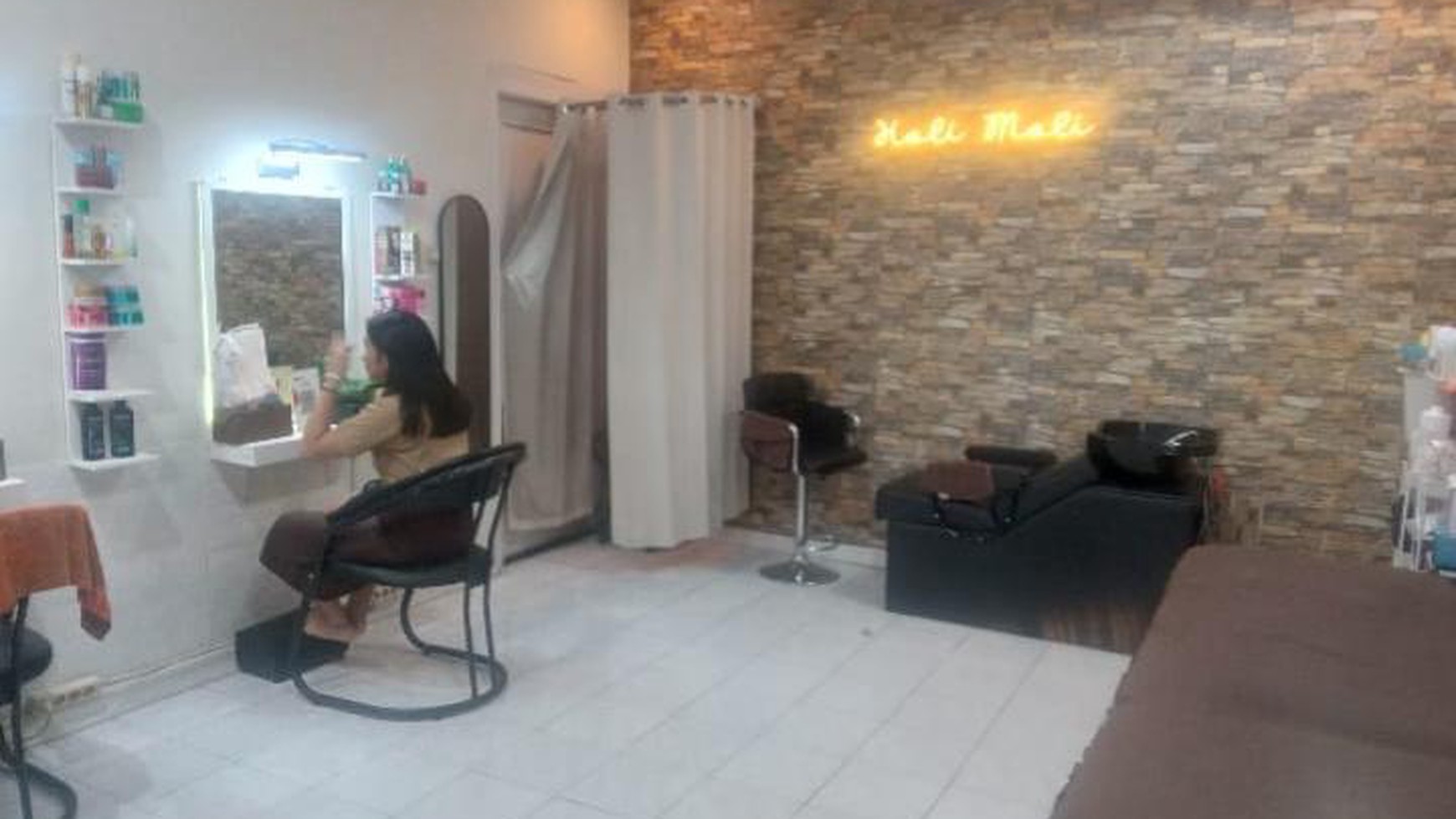  Rumah Tinggal Berikut Rumah Kost di Area Komersial Pengadegan Selatan