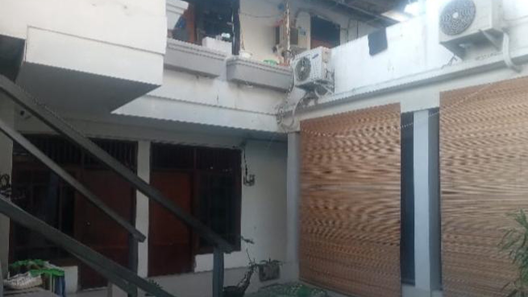  Rumah Tinggal Berikut Rumah Kost di Area Komersial Pengadegan Selatan