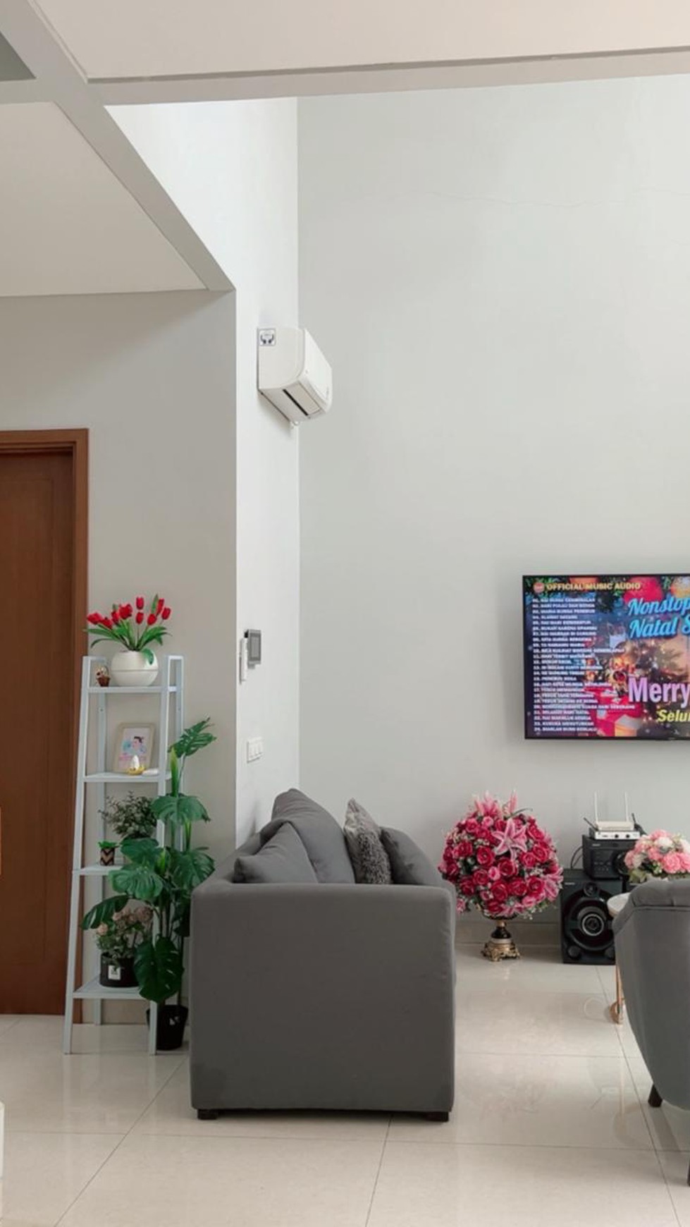 Rumah 2 lantai, standard, Siap Huni di cluster Baru Kota Wisata