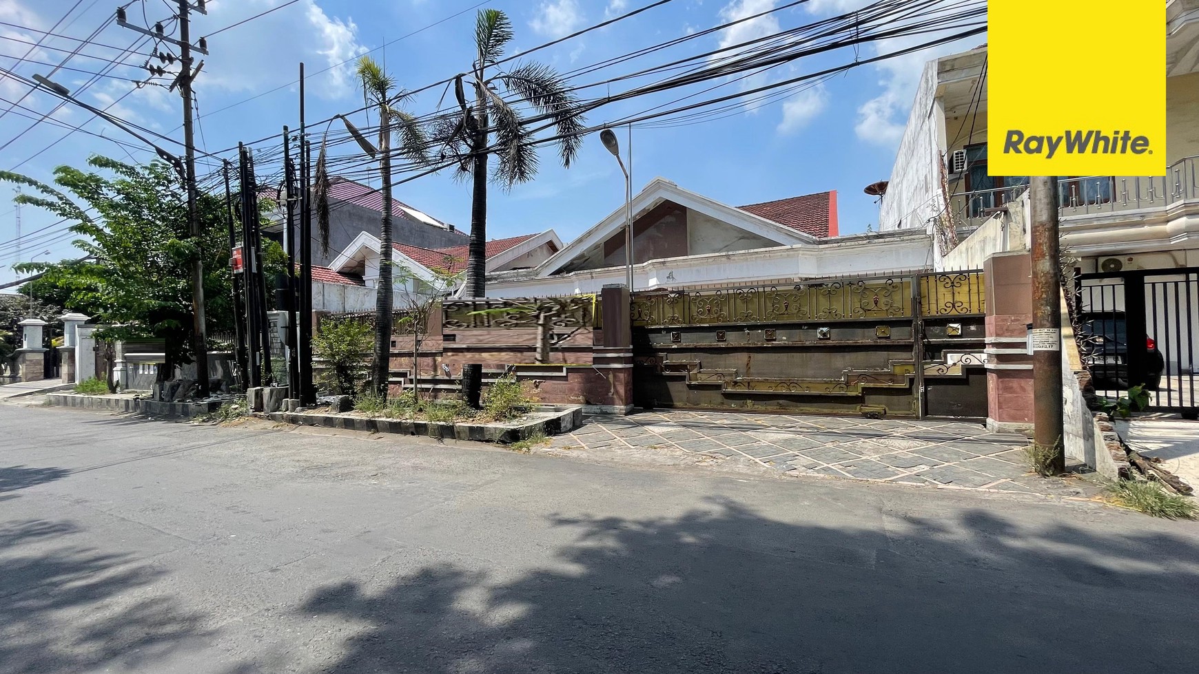 Dijual Rumah 2 lantai SHM di Raya Satelit Selatan Surabaya