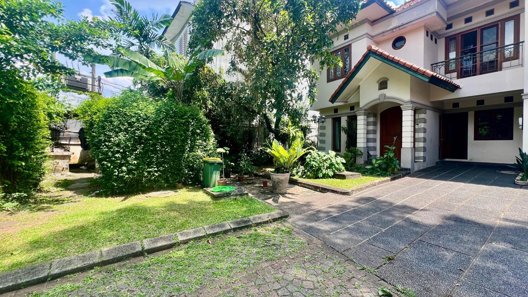 Townhouse cipete furnish fasilitas kolam renang lokasi dekat kemang dan kebayoran baru jakarta selatan 