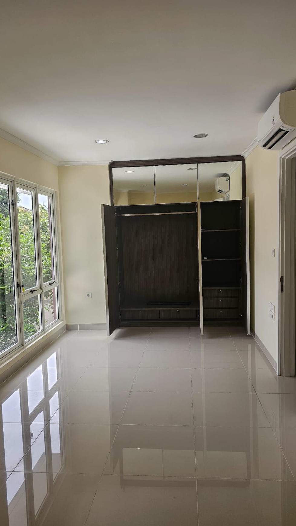 Rumah bagus dan siap huni di Cluster Thomson Gading Serpong