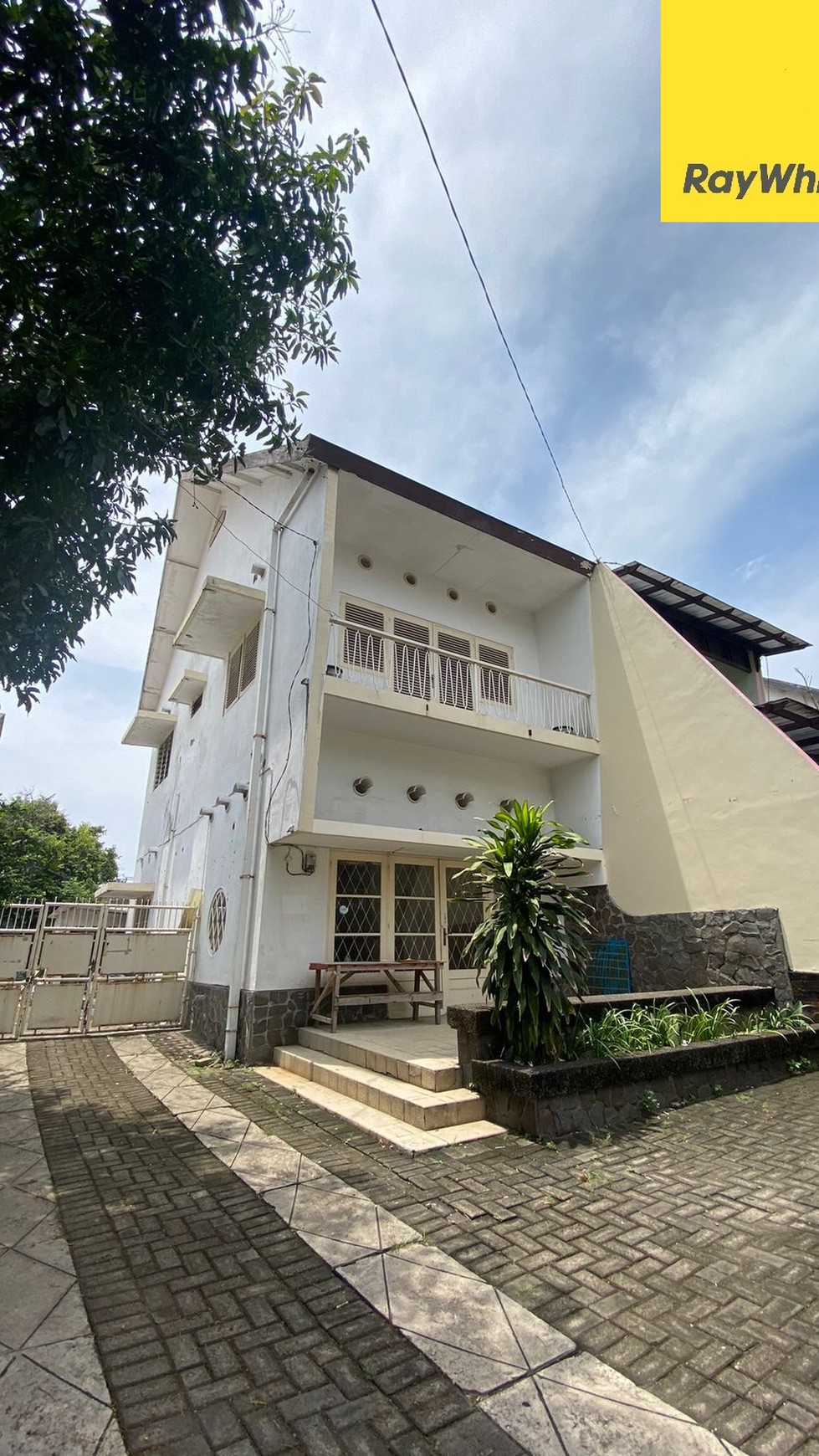 Disewakan Rumah Kantor Comal Surabaya Pusat