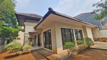 Rumah Posisi Hook di Gedung Hijau Pondok Indah Jakarta Selatan