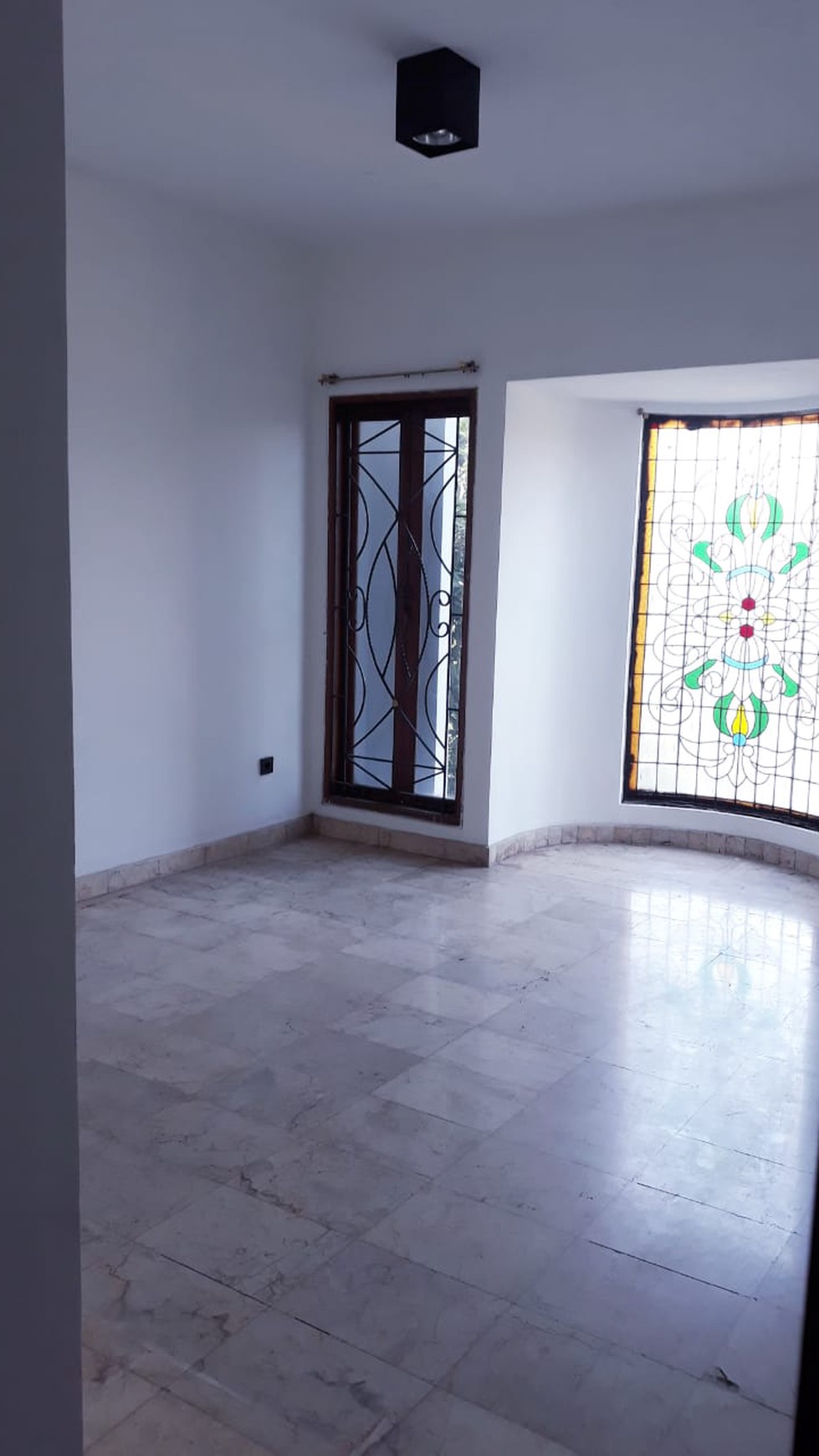 Rumah siap huni di Pondok Indah Jakarta Selatan