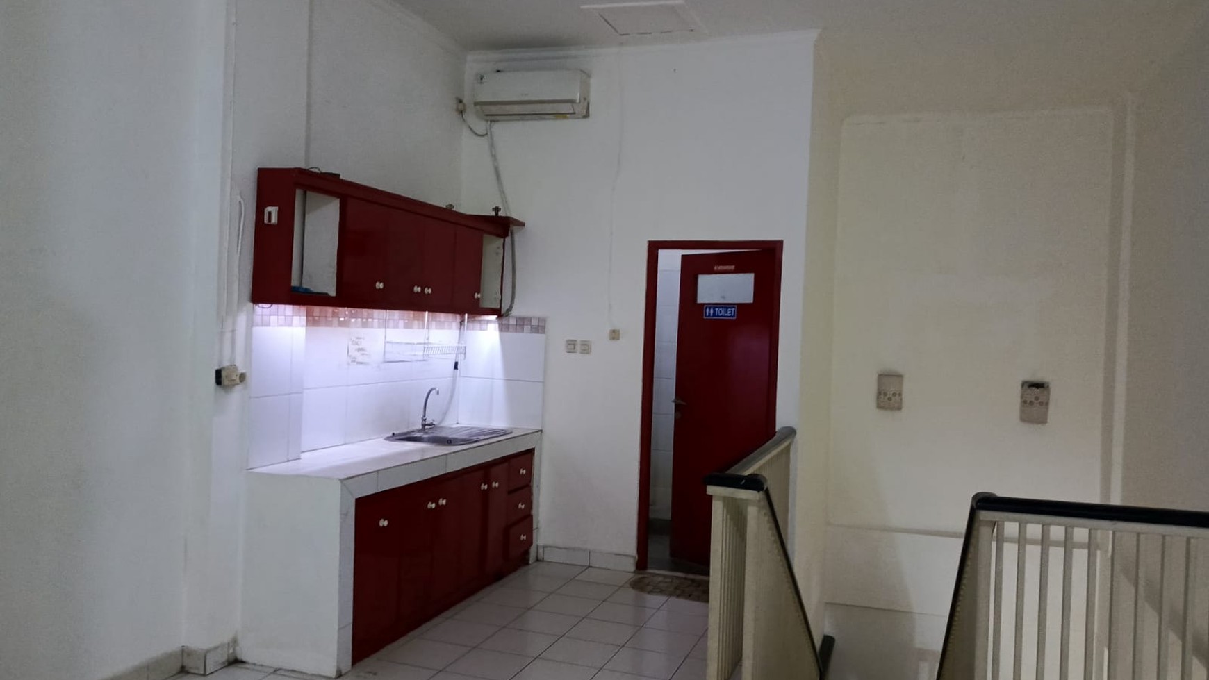 Ruko Siap Pakai, Bersih dan Terawat, lokasi Premium di jalan utama bintaro sektor 1