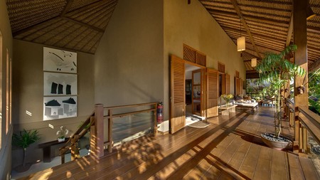 Freehold - Luxurious Balinese Retreat with Spacious Living, Lush Gardens, and Prime Seminyak Location