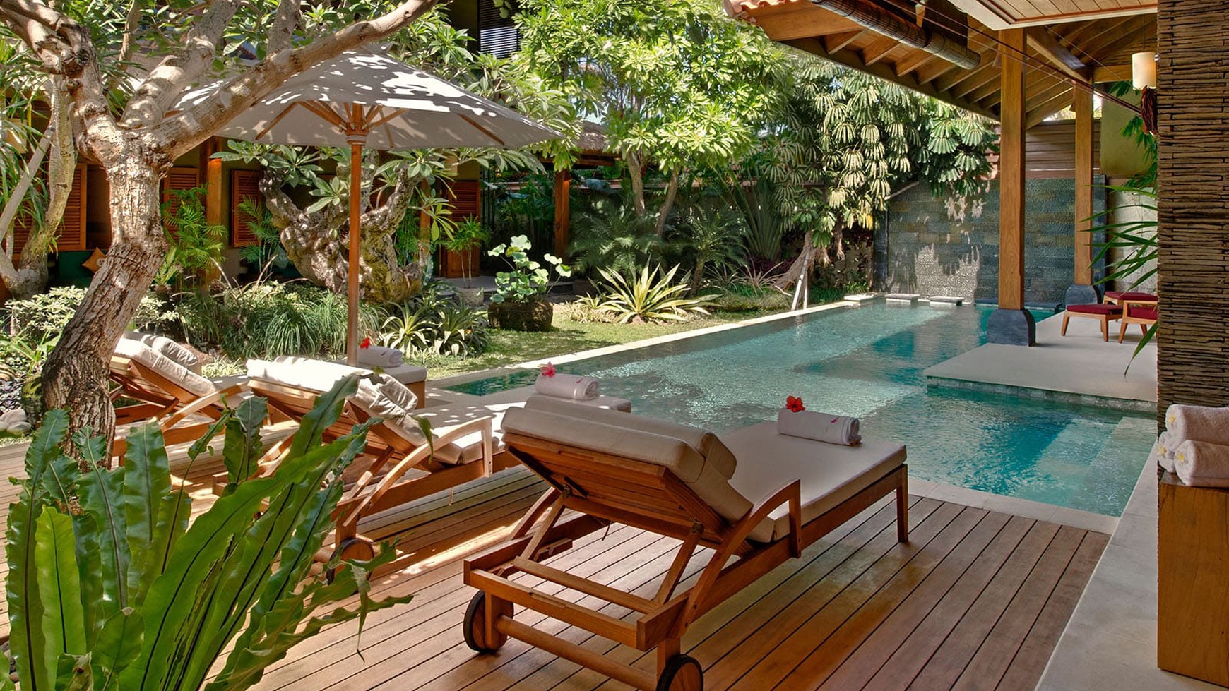 Freehold - Luxurious Balinese Retreat with Spacious Living, Lush Gardens, and Prime Seminyak Location