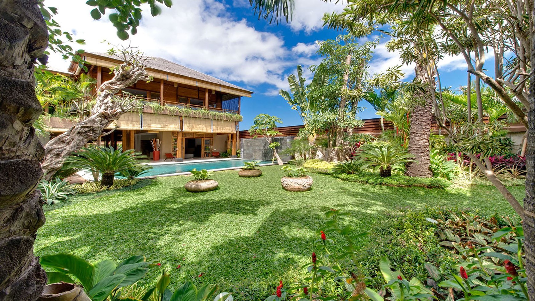 Freehold - Sprawling Luxury Estate with Tropical Gardens and Prime Seminyak Location