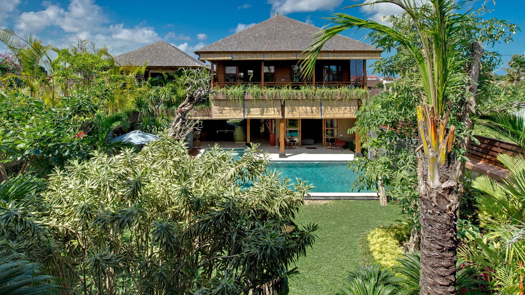 Freehold - Sprawling Luxury Estate with Tropical Gardens and Prime Seminyak Location