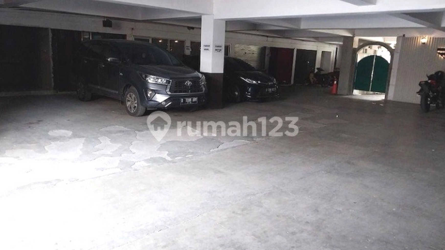 Ruang Usaha / Gedung Luas Strategis 3 Lantai di Jl Sedehana Kec Sukajadi Kota Bandung