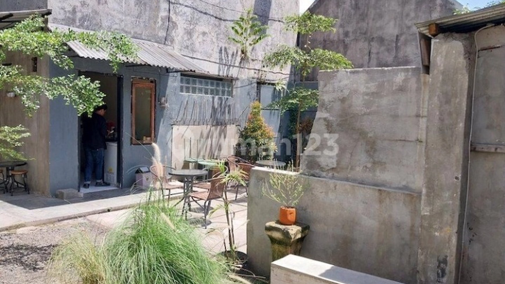 Ruang Usaha / Gedung Luas Strategis 3 Lantai di Jl Sedehana Kec Sukajadi Kota Bandung