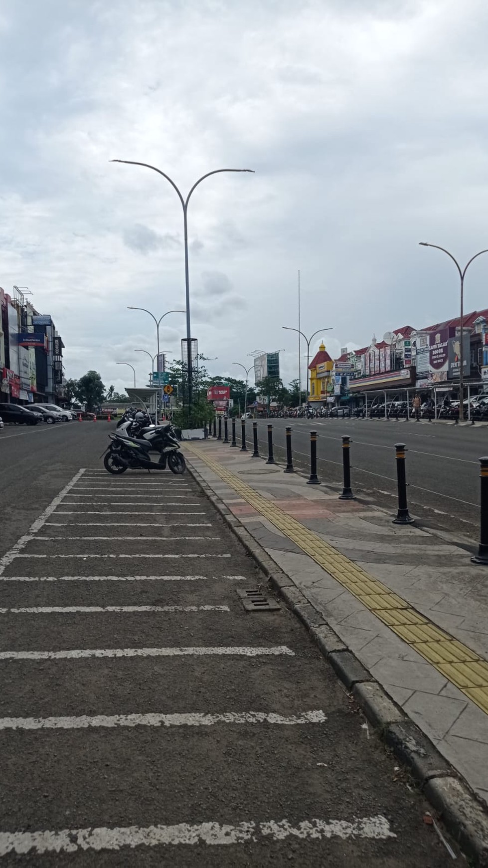 Ruko Pinggir Jalan Raya Kencana Loka