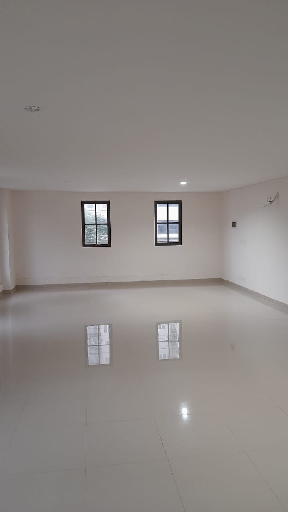 Turun Harga Nyungsep 2.3 M - Ruko Badan 3 Lantai di Podomoro Cimanggis Depok