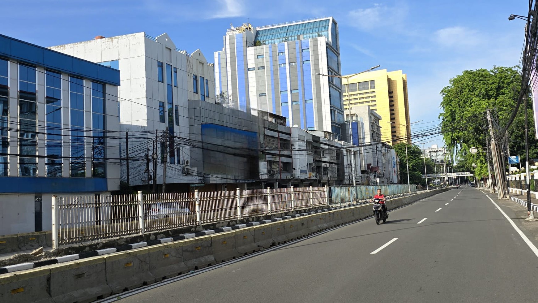 Ruko Pinggir Jalan Utama Siap Pakai di Jl Hasyim Ashari, Gambir, Jakarta Pusat.