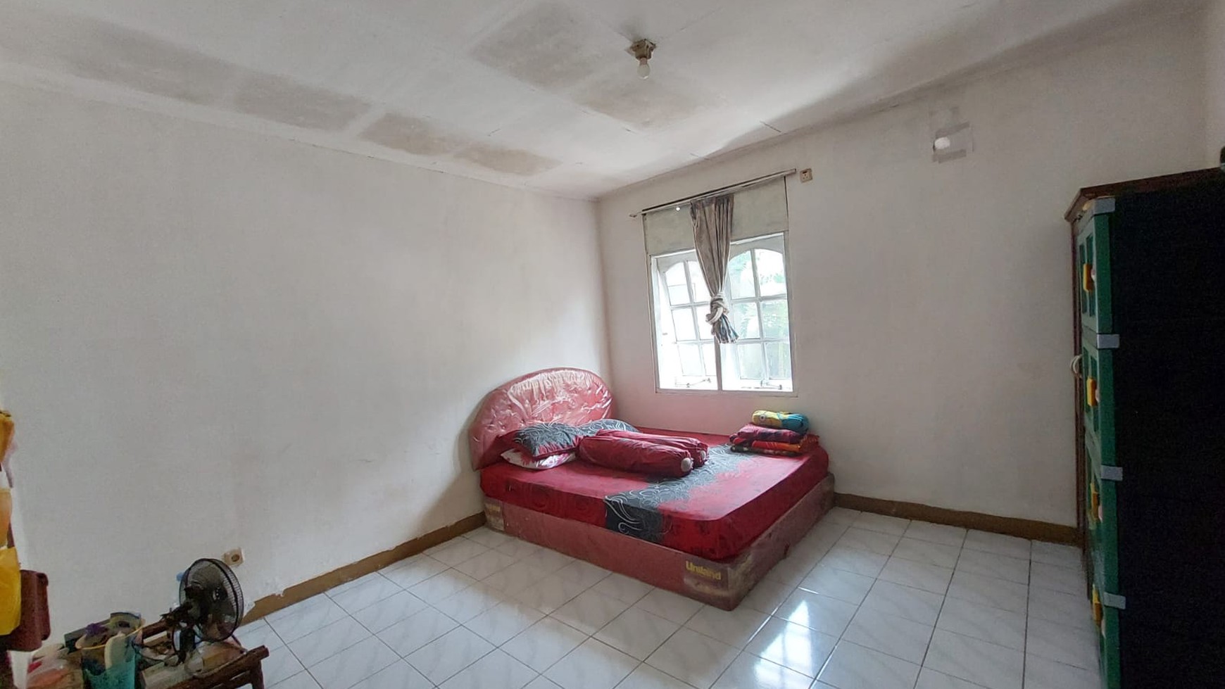 Rumah sudut halaman luas dalam kompleks Pertamina Pondok ranji .