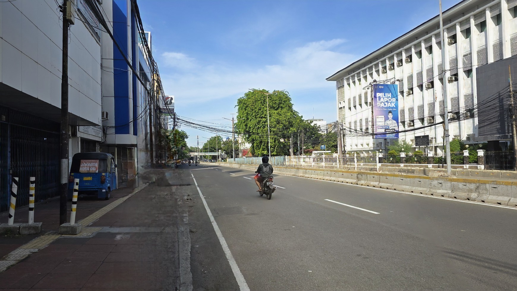 Ruko Pinggir Jalan Utama Siap Pakai di Jl Hasyim Ashari, Gambir, Jakarta Pusat.