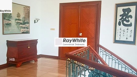 Rumah  2 lantai, lokasi super Elite,  di Simprug Garden, Jakarta Selatan.