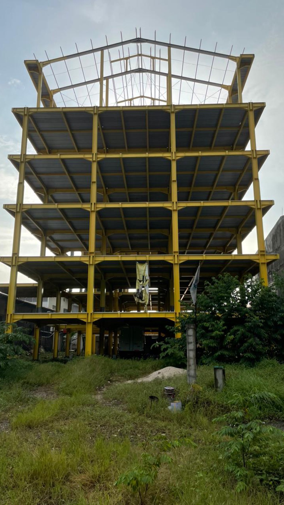 TANAH 1775M2 BANGUNAN 5 LANTAI DEKAT JALAN RAYA KALIMALANG 1KM DARI TOL PONDOK GEDE