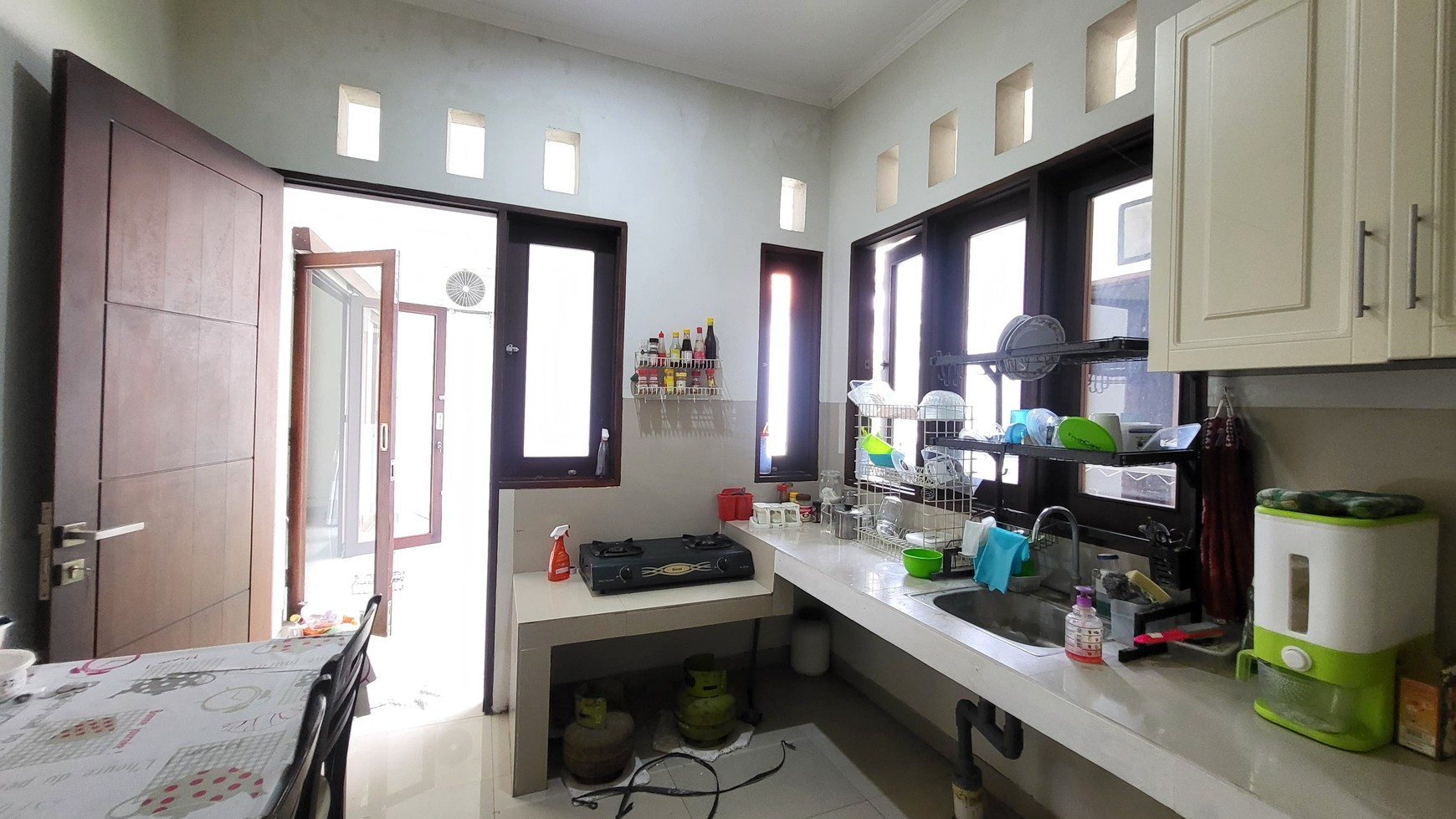 For Rent 5-Bedroom House Near Bali Kiddy School in Kerobokan