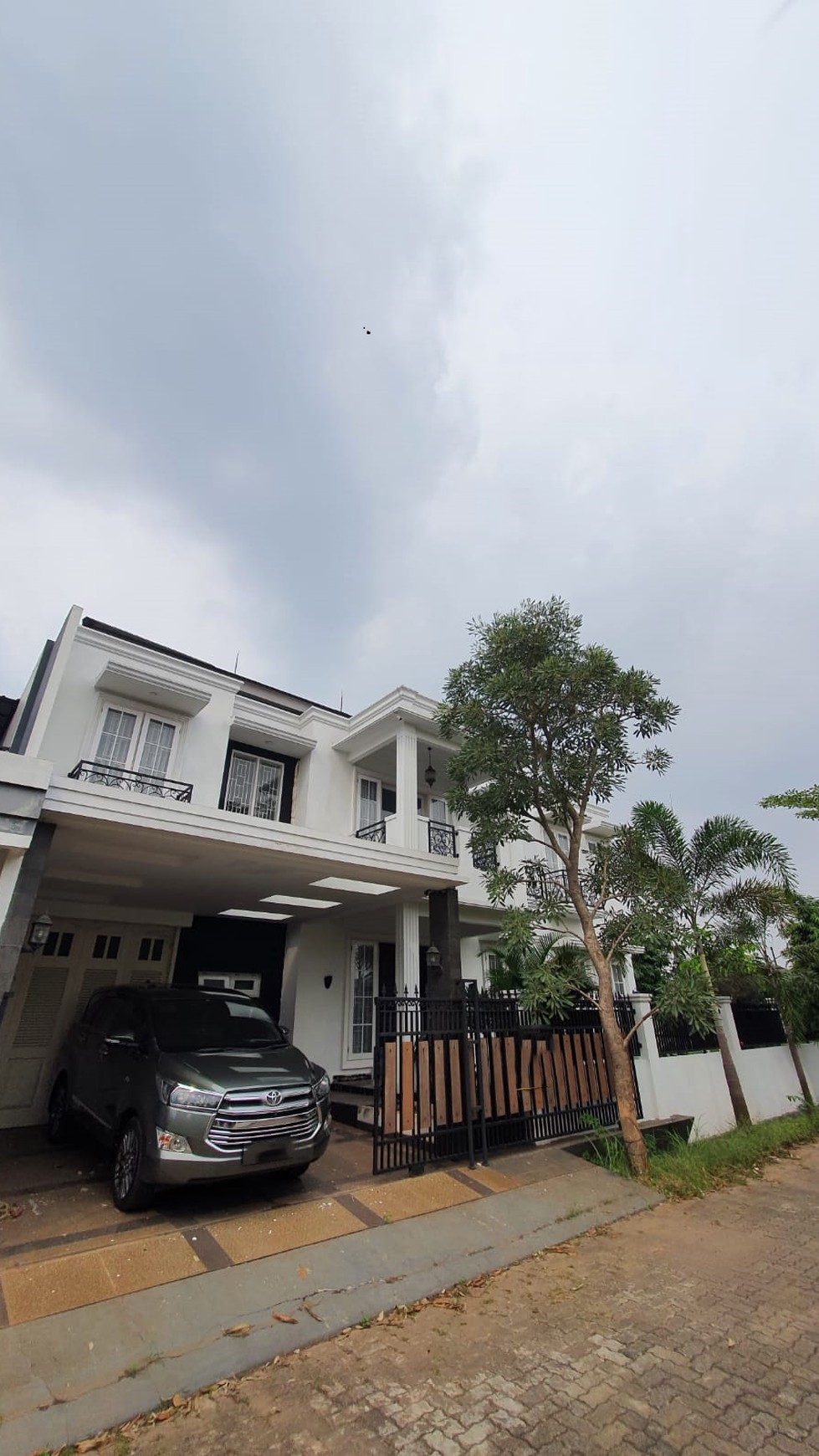 Disewakan Rumah Fully Furnished 2 Lantai Siap Huni di Jombang