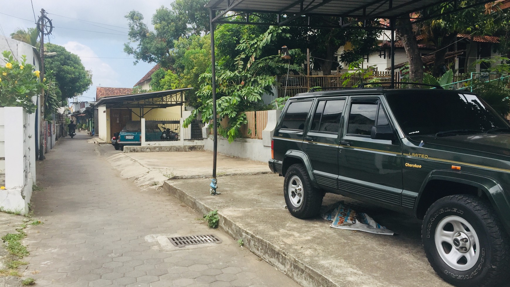 RUMAH KLASIK DI TENGAH KAWASAN WISATA, DEKAT KRATON YOGYAKARTA.