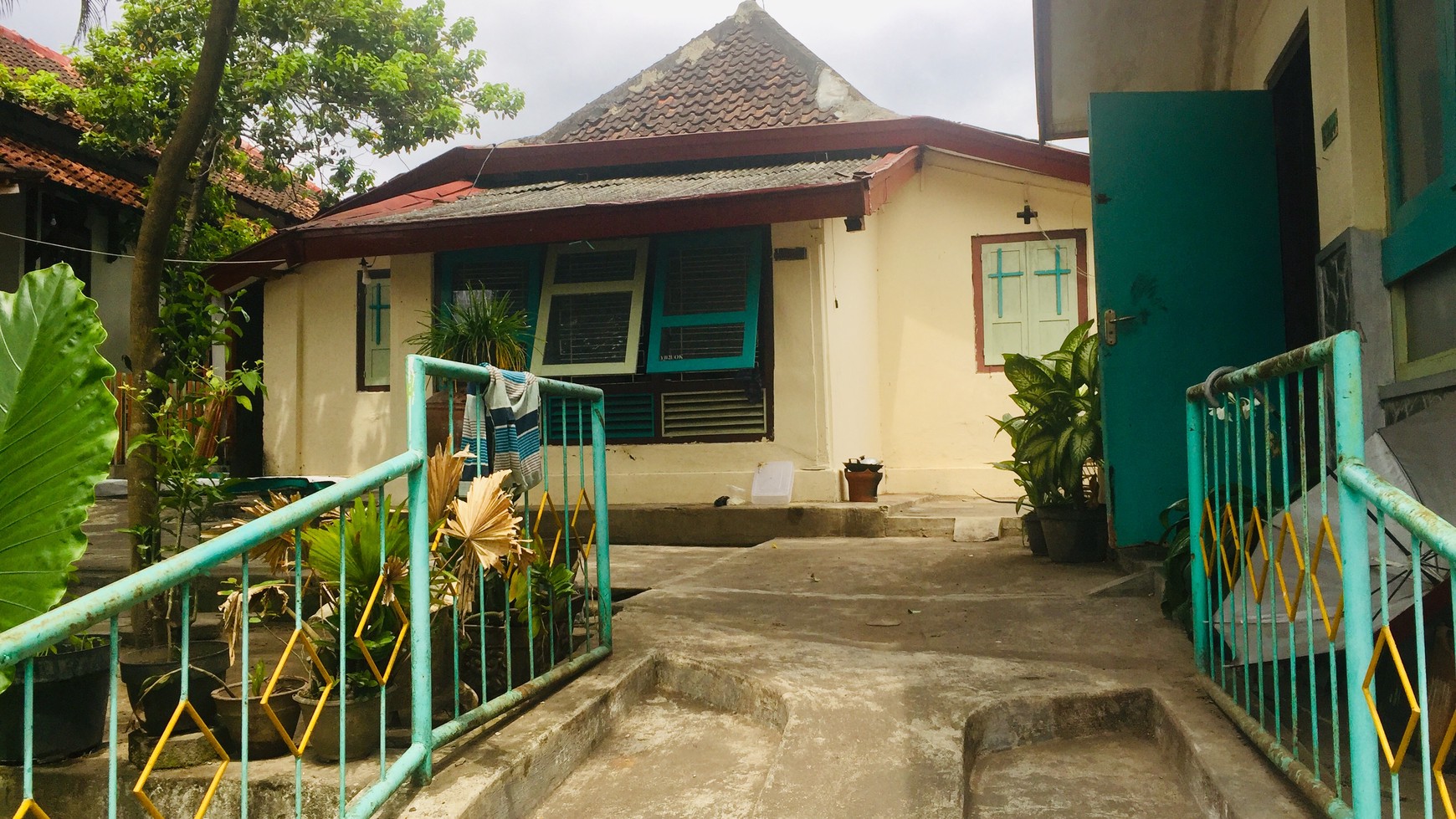 RUMAH KLASIK DI TENGAH KAWASAN WISATA, DEKAT KRATON YOGYAKARTA.