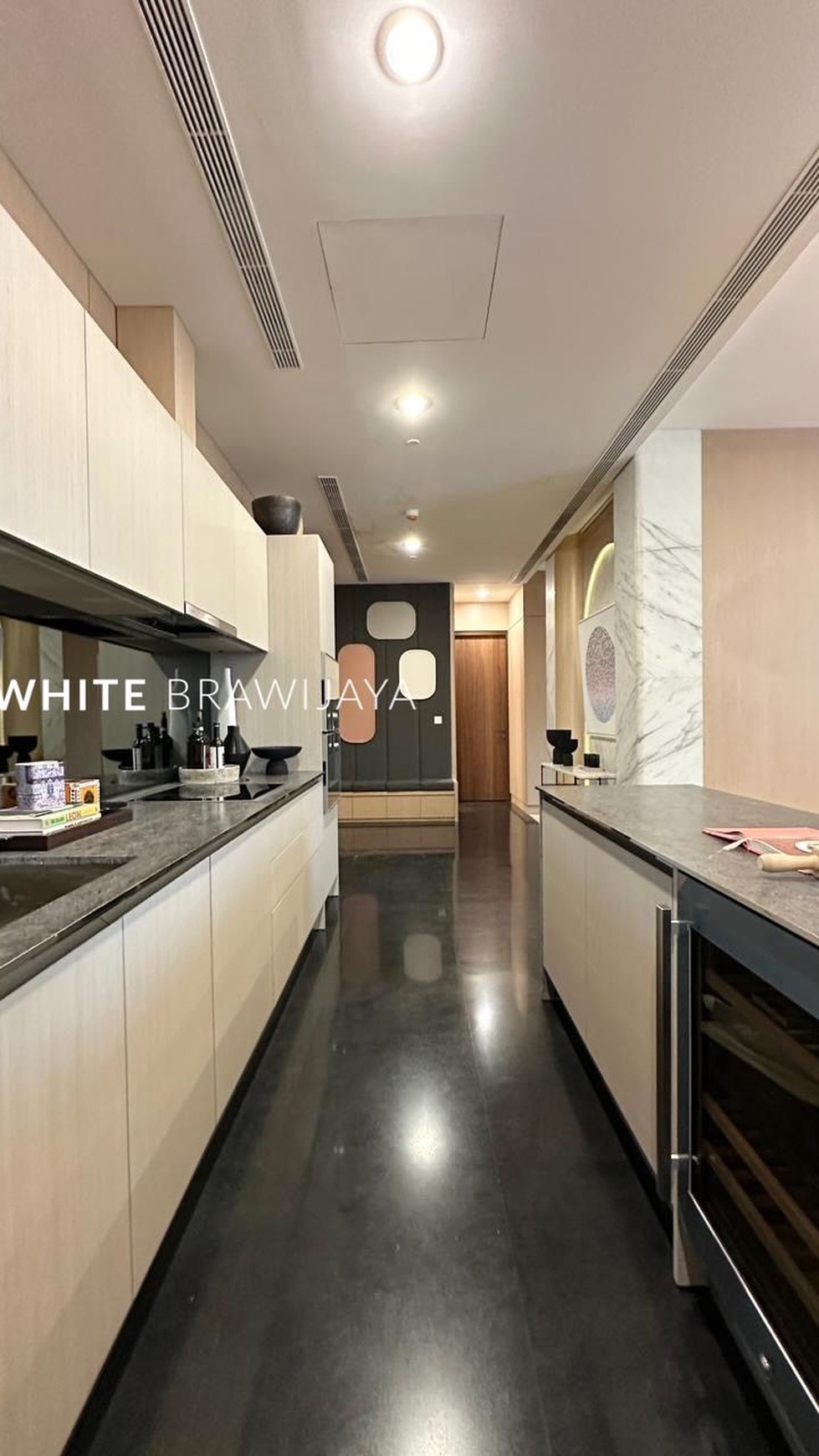 Savyavasa Darmawangsa New Luxurious Apartment