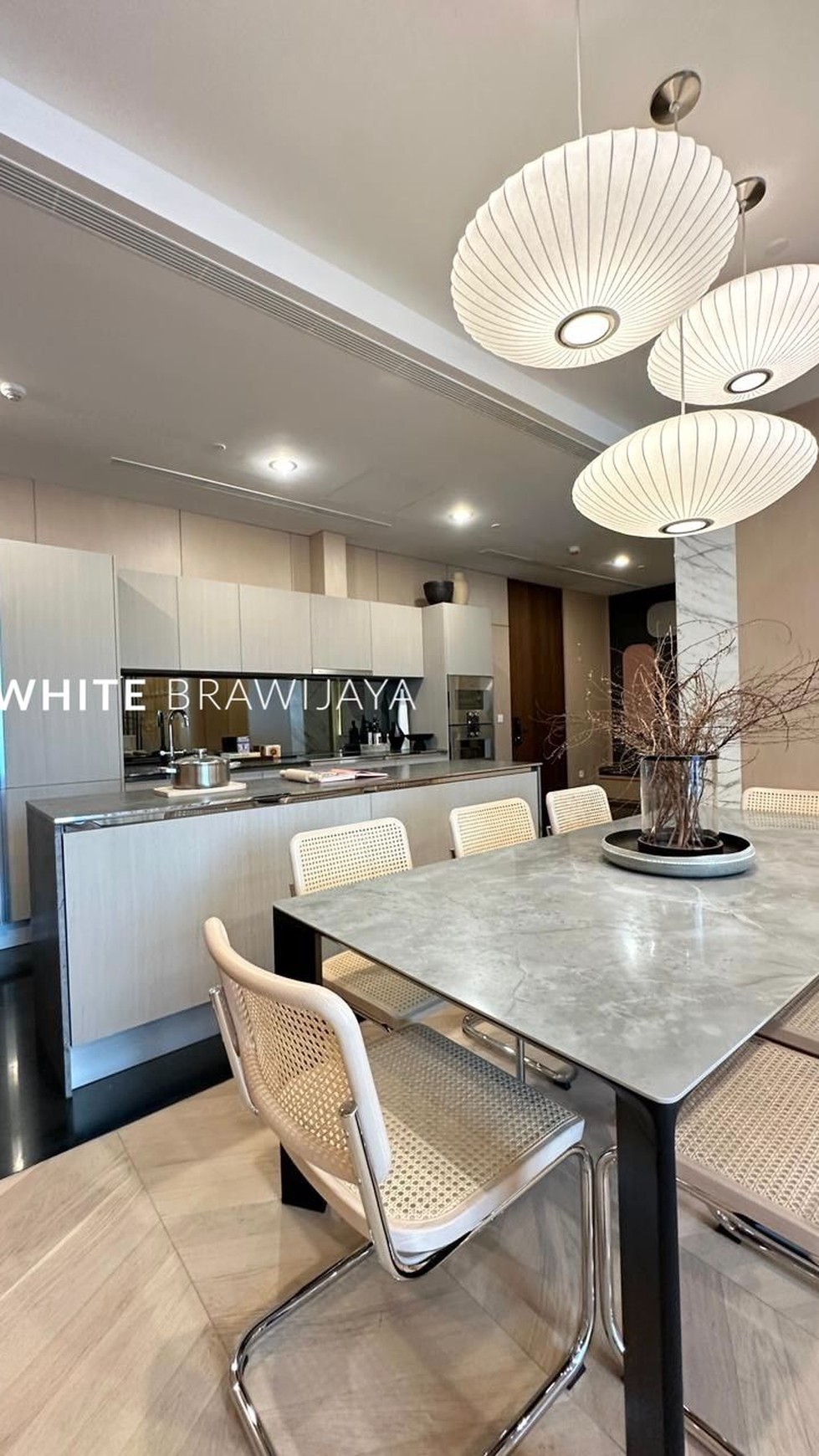 Savyavasa Darmawangsa New Luxurious Apartment
