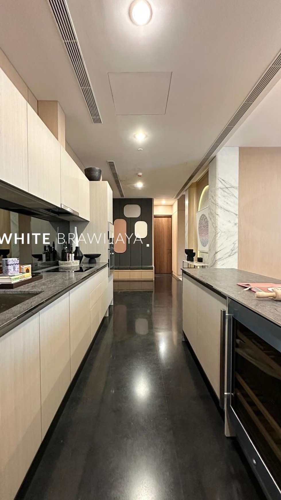Savyavasa Darmawangsa New Luxurious Apartment