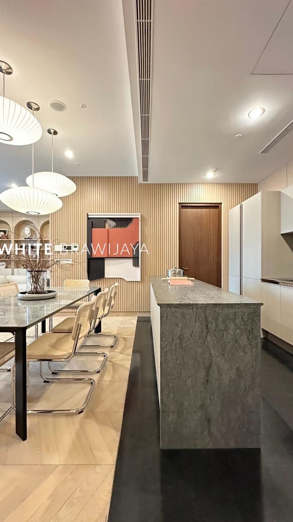 Savyavasa Darmawangsa New Luxurious Apartment