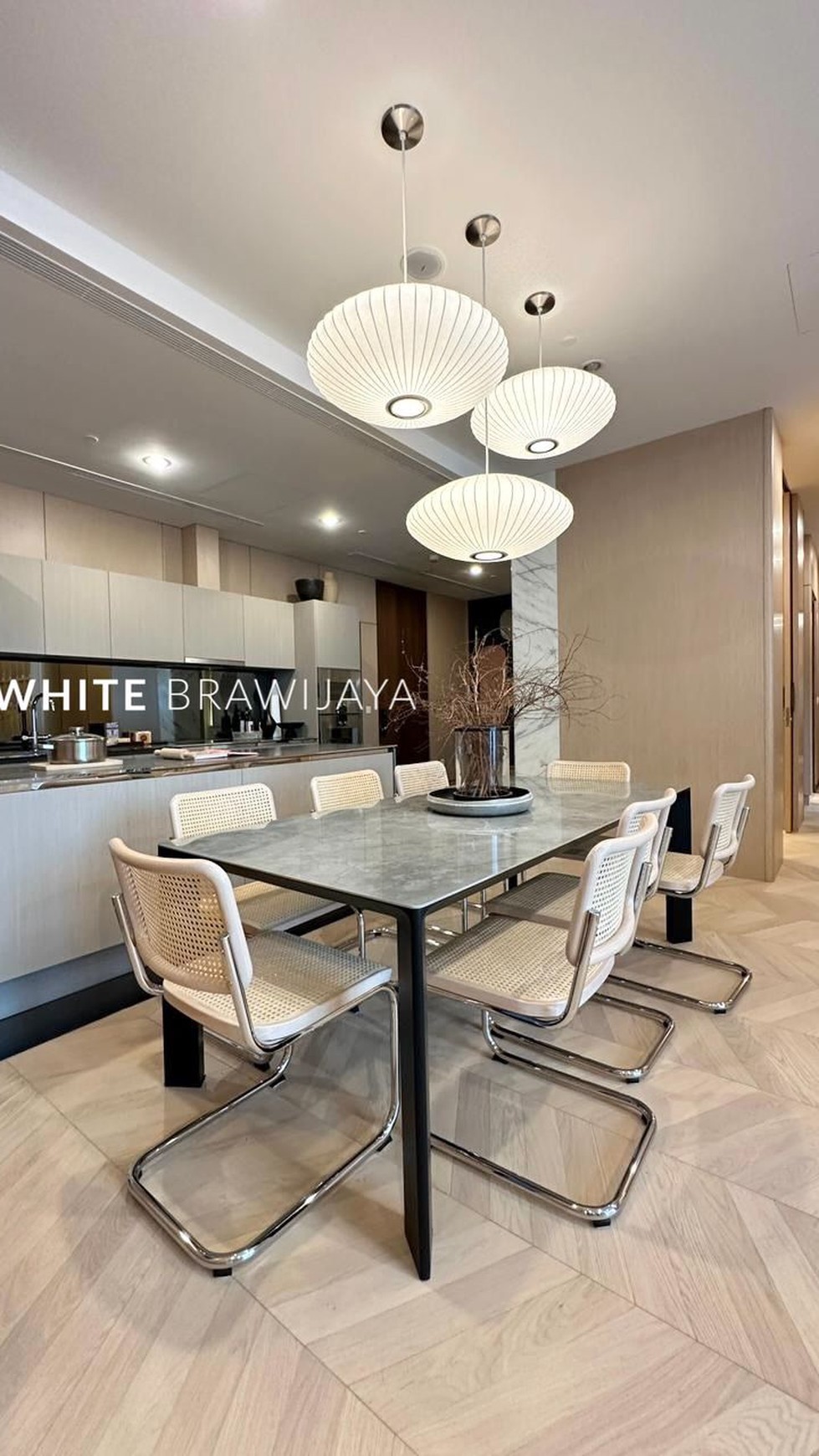 Savyavasa Darmawangsa New Luxurious Apartment