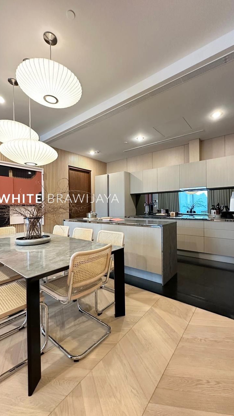Savyavasa Darmawangsa New Luxurious Apartment