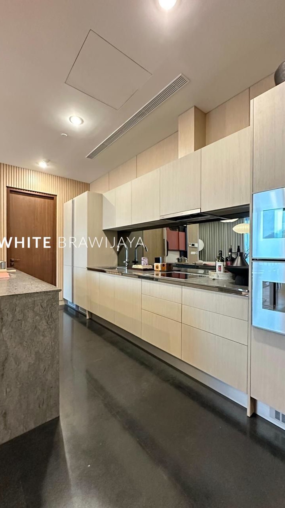 Savyavasa Darmawangsa New Luxurious Apartment