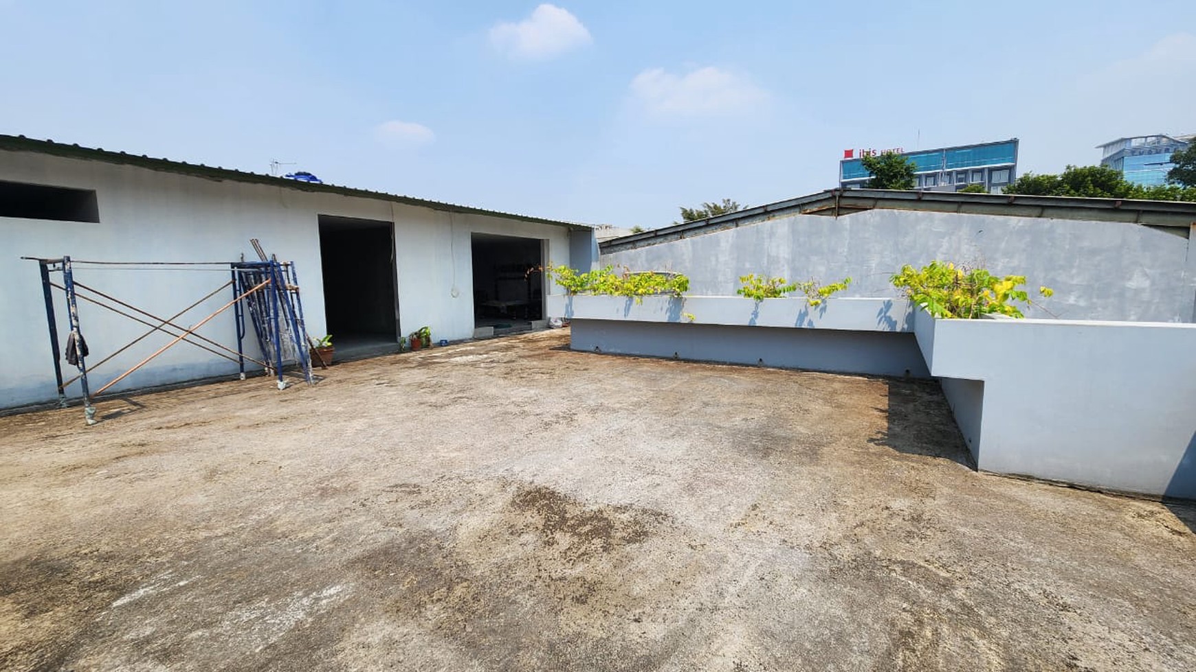 Dijual Rumah dengan Ruang Usaha Komersial di daerah Cikini, Menteng, Jakarta Pusat