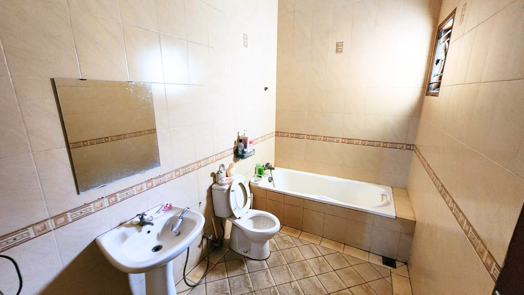 Rumah Hitung Tanah Area Cipete