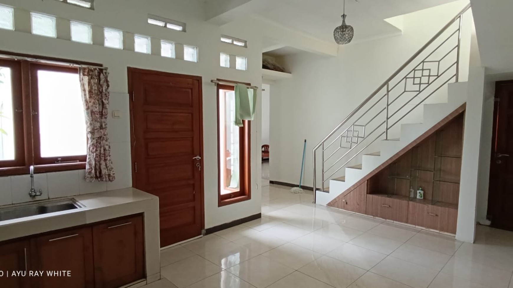Sewa Rumah Asri Siap Huni Semi Furnished di Jalan Pesantren - Cimahi