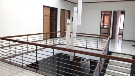 Rumah  bagus di  menteng jakarta pusat bisa buat  kantor